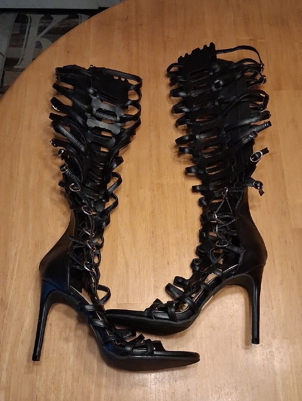 Mark & Maddux Black Strappy Gladiator Stiletto Sandals Size 9